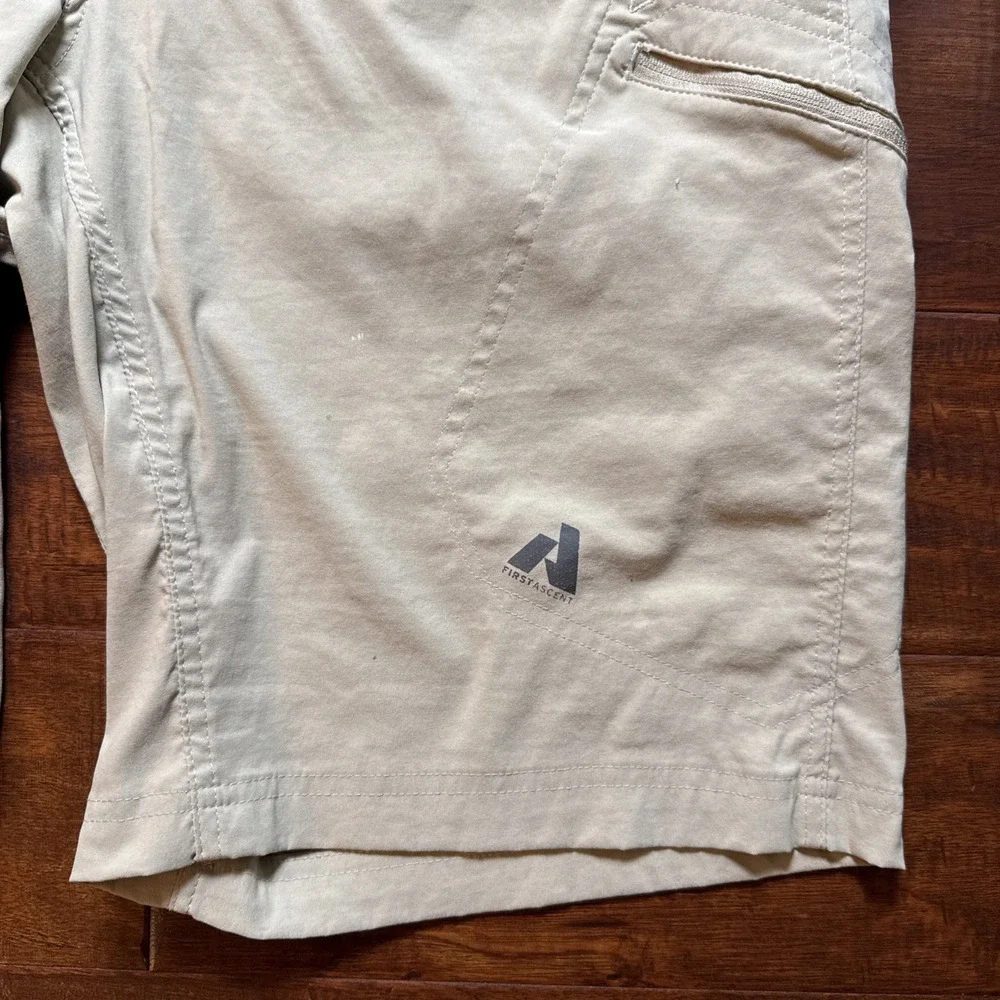 Eddie Bauer Short Mens 42 First Ascent Guide Pro Hiking Stretch Zip Cargo Beige